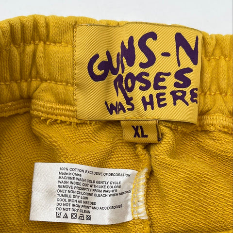 Guns N' Roses World Tour 2023 GNR Skull Rose Graphic Fleece Shorts Yellow Sz XL