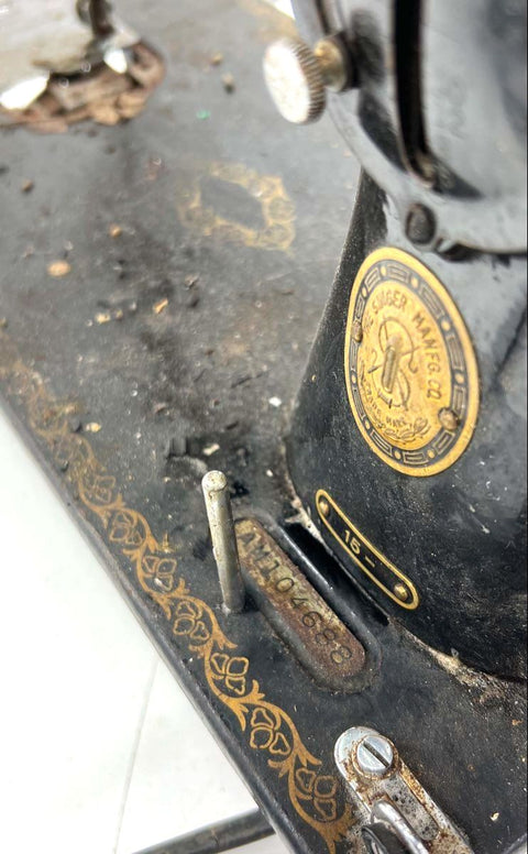 Vintage Singer Model 15 Sewing Machine Black 1947 AH104683