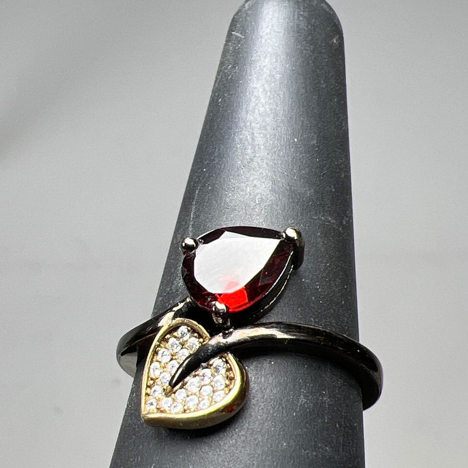 925 Sterling Silver Garnet & Rhinestone Heart Black Tone Ring Size 8