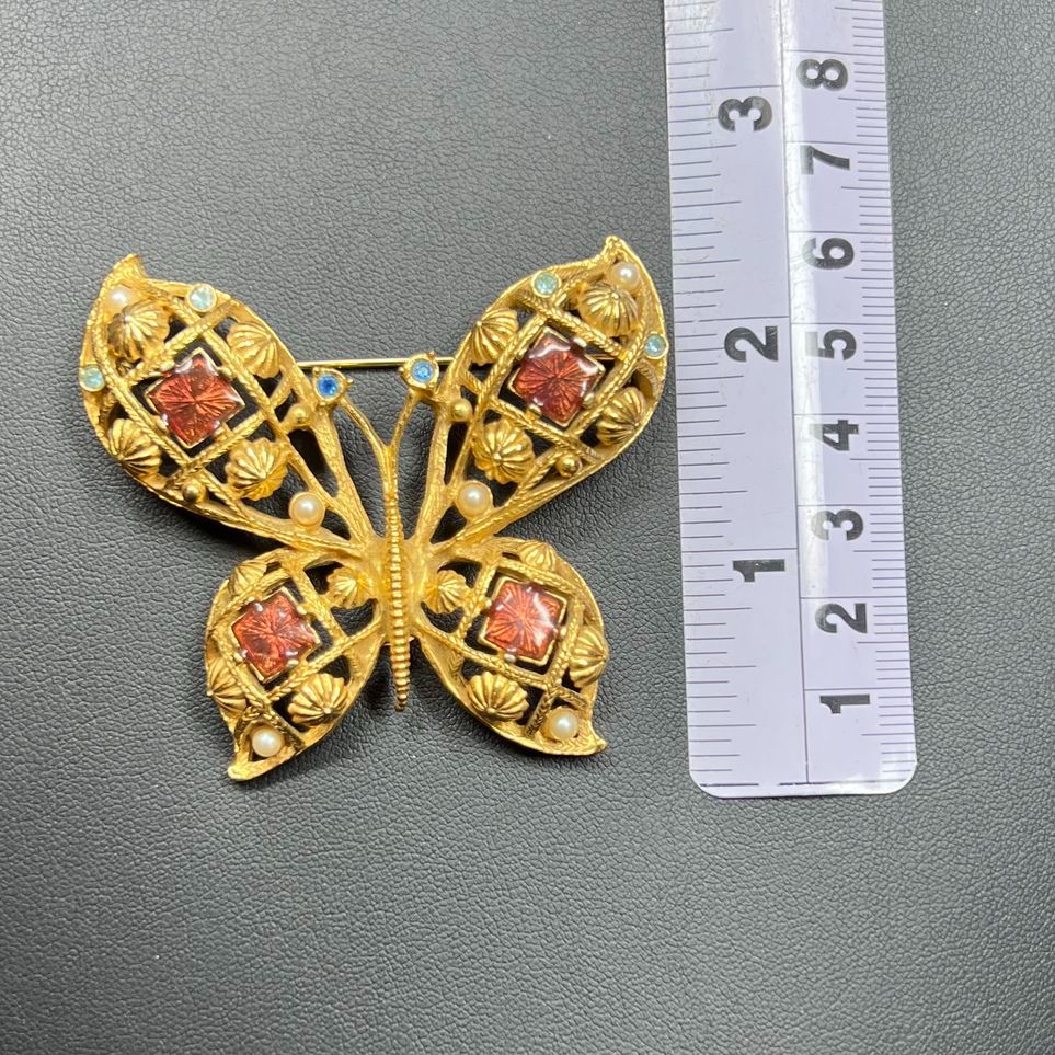 Avon Rhinestone Gold Tone Butterfly Brooch 30.19g