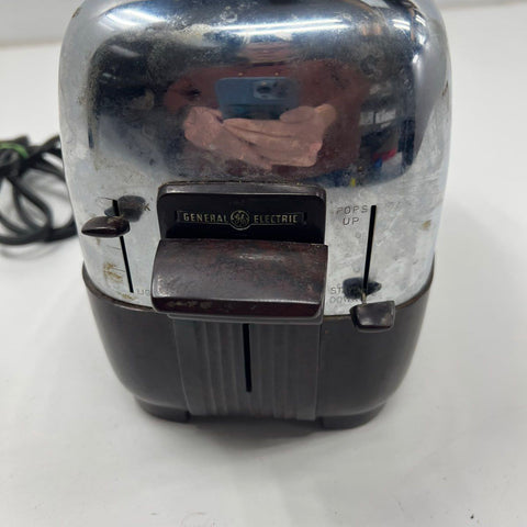 General Electric 139T81 Vintage 1950s Chrome Bakelite 2-Slice Toaster