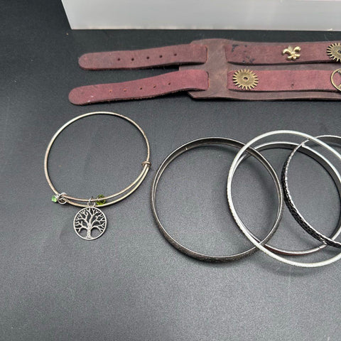 Vintage & Modern Costume Jewelry Lot 23 Bracelets Bangles Cuffs Beaded Steampunk