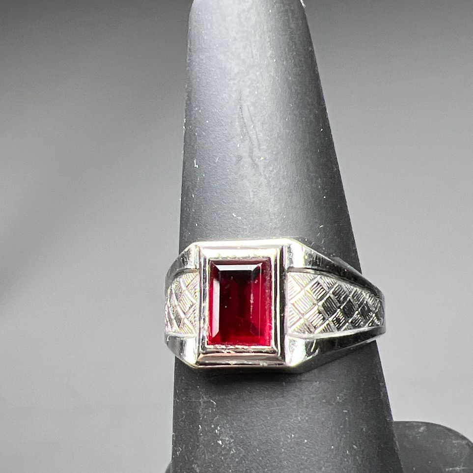 Vintage Vargas Mfg Co 18K White Gold Electroplate Red Glass Stone Ring Size 7