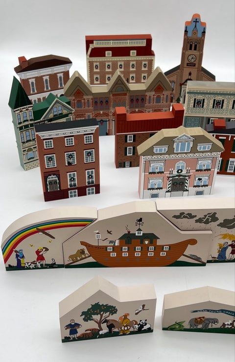 The Cat's Meow Village Wooden Shelf Sitter Lot 25 Pieces Vintage Noah's Ark