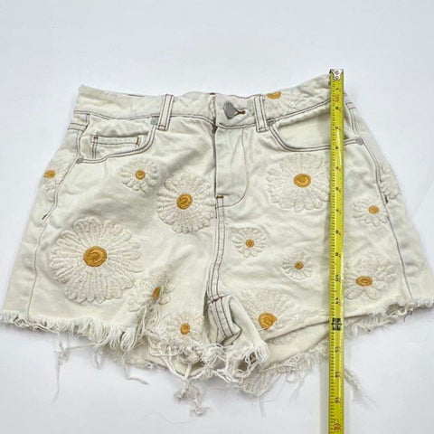 BLANKNYC Women's The Perry Mom Short Cream Embroidered Daisy Floral Sz 26