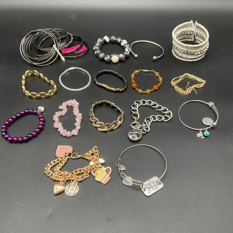 Fashion Jewelry Lot of 16 Bracelets Candie's Dog Mom Charm Beaded Boho Mixed