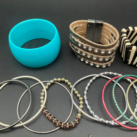 Vintage & Modern Jewelry Lot 30+ Mixed Bracelets Bangles Beaded Boho Cuff