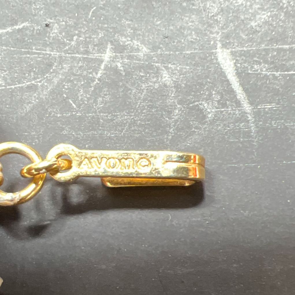 Vintage Avon Precious Pretenders Gold Tone Necklace and Bracelet