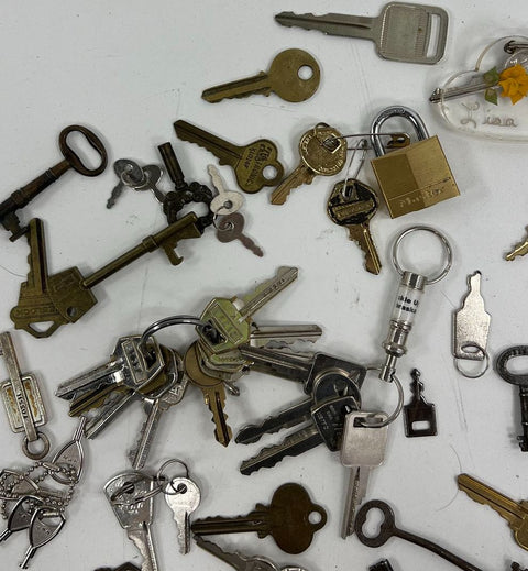 Large Lot Vintage Skeleton Keys House Car Keys Master Lock Padlocks Crafts