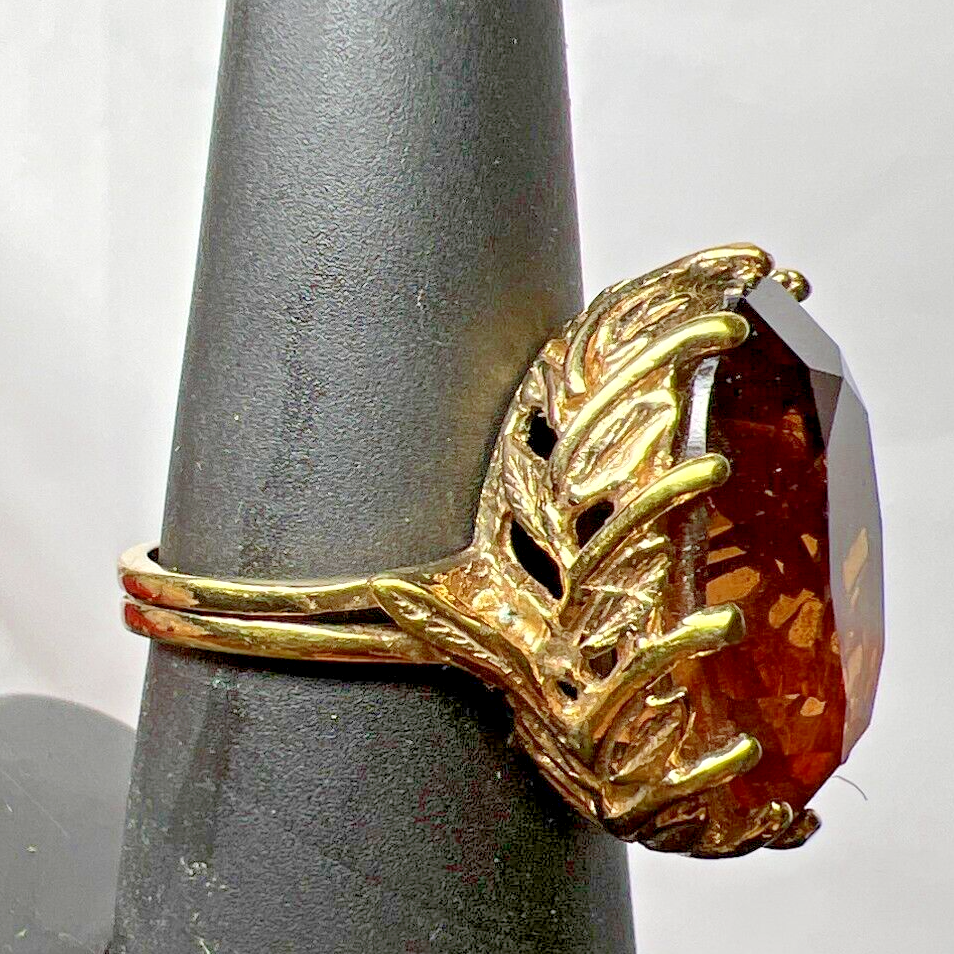 18K Yellow Gold HGE Oval Brown Stone Engraved Cocktail Ring Size 7.25 US 8.0g