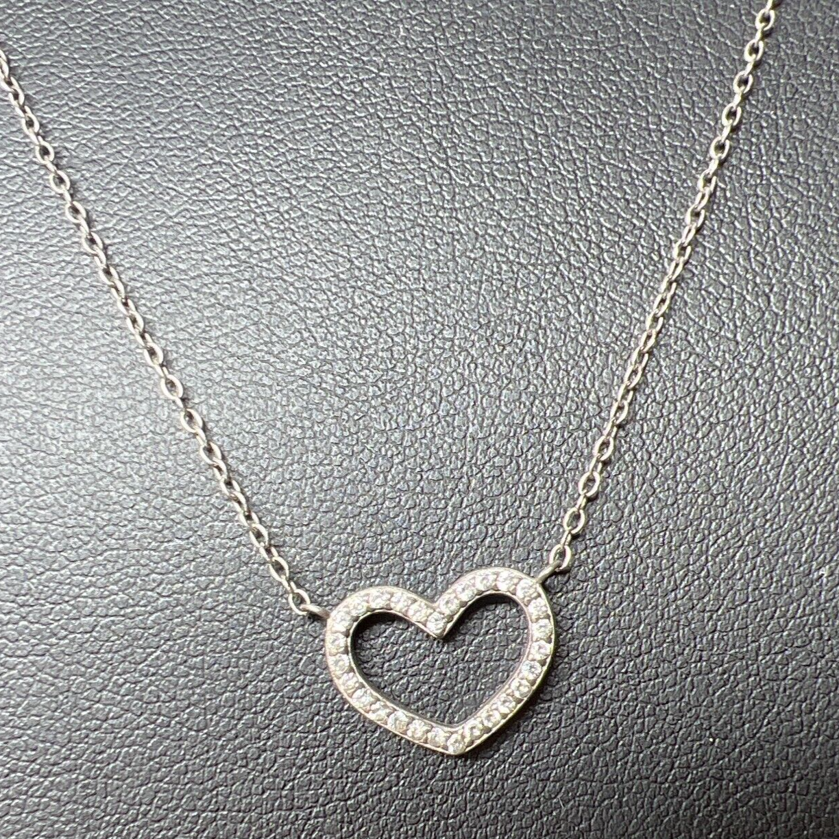 925 Sterling Silver Link Chain Clear Stone Heart Pendant Necklace 1.79g