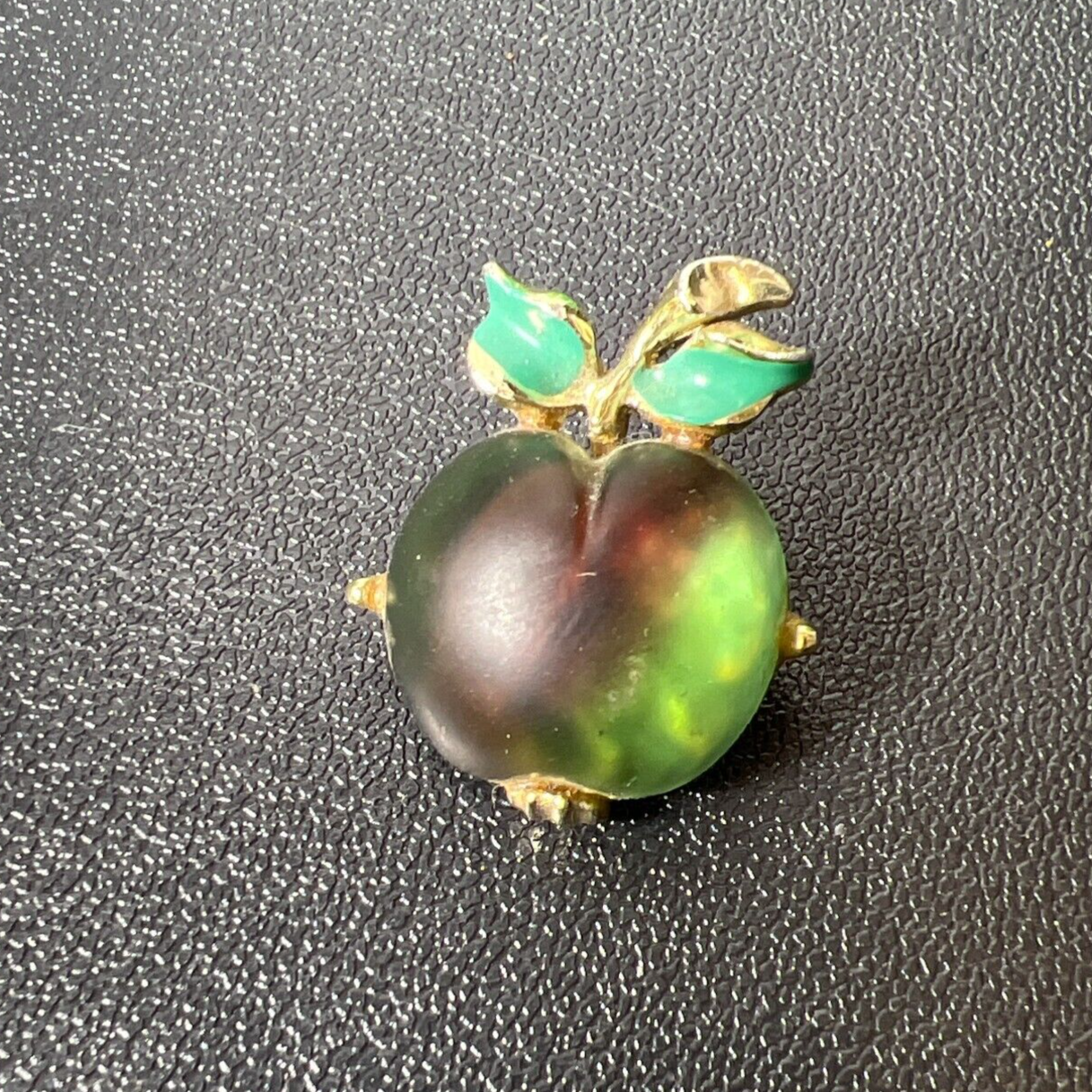 Vintage Avon Gold Tone Costume Jewelry Frosted Green Apple Pin Brooch