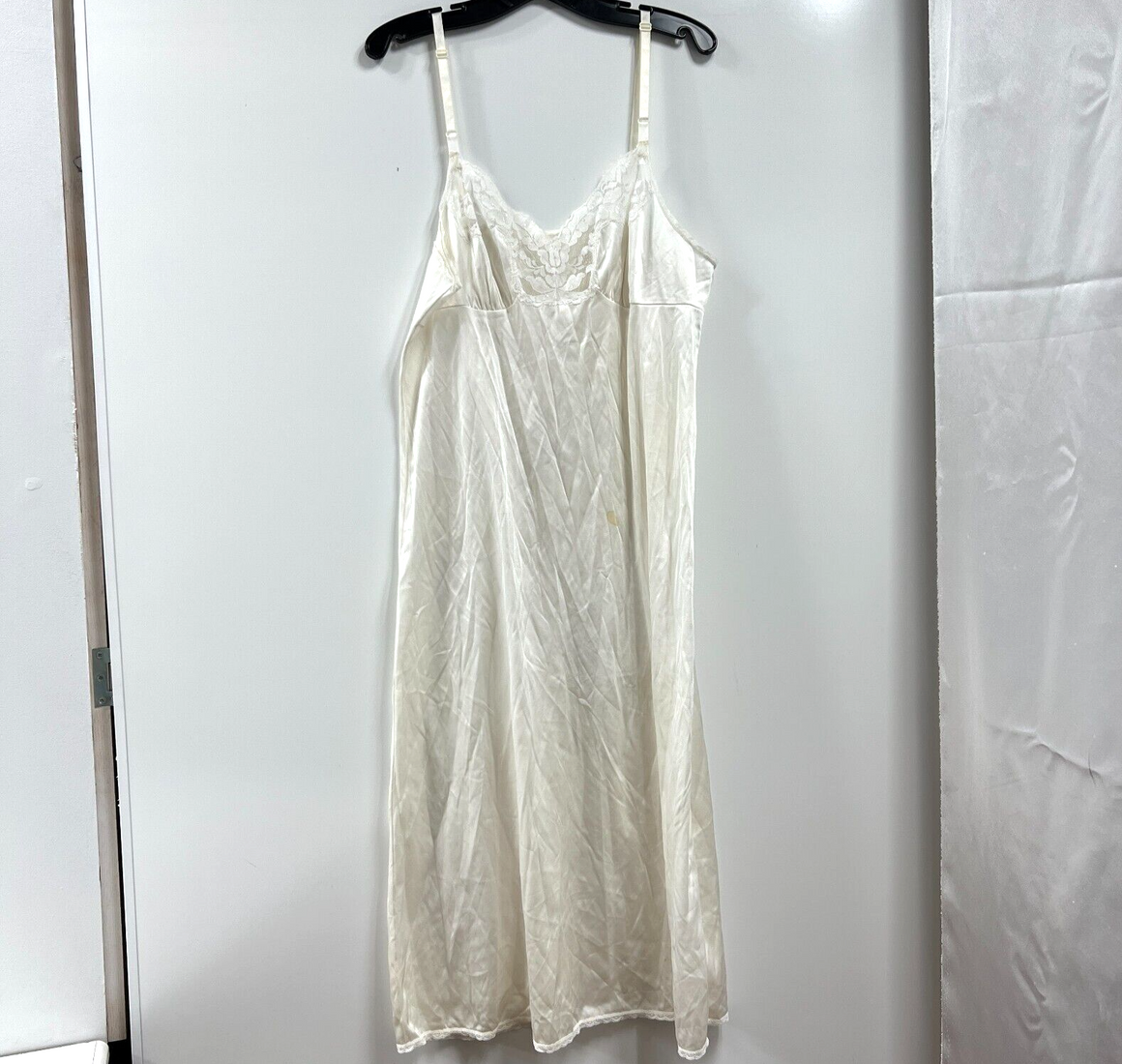 Vassarette White Full Slip Lace Trim Size 34/26 Vintage Made in USA – Shop  Thrift World